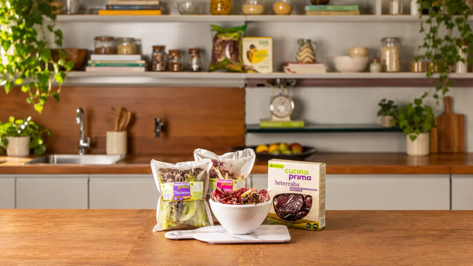 Produtos Insalata Prima e Cucina Prima apresentados em uma cozinha